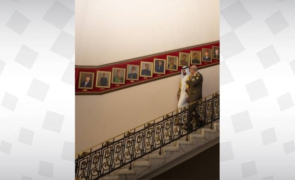 ناصر بن حمد يلتقي وزير الدفاع والإنتاج الحربى المصري