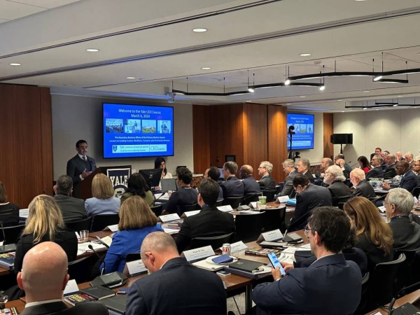 سفير البحرين في واشنطن يشارك في مؤتمر الرؤساء التنفيذيين لجامعة ييل