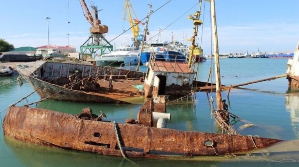 بحر قزوين يضمحل ويكشف عن مقابر سفن غارقة (فيديو)