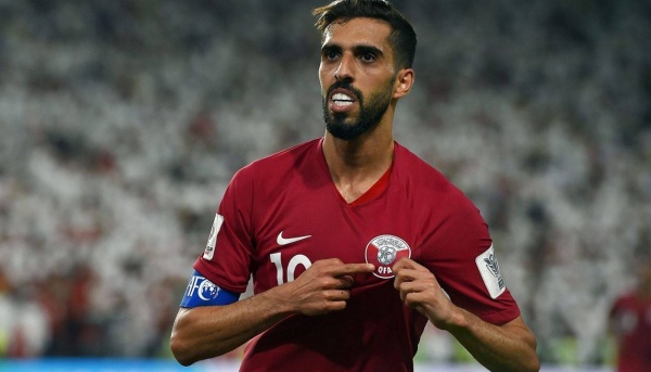 الهيدوس قائد منتخب قطر يعتزل اللعب الدولي