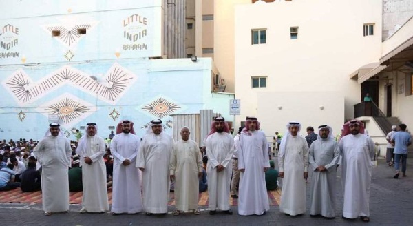 محافظ العاصمة يطلع على عملية توزيع وجبات إفطار صائم في عدد من المواقع