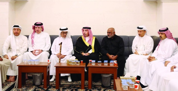 محافظ العاصمة يقدم تعازي الملك وولي العهد رئيس الوزراء لأسرة حريق منزل سترة