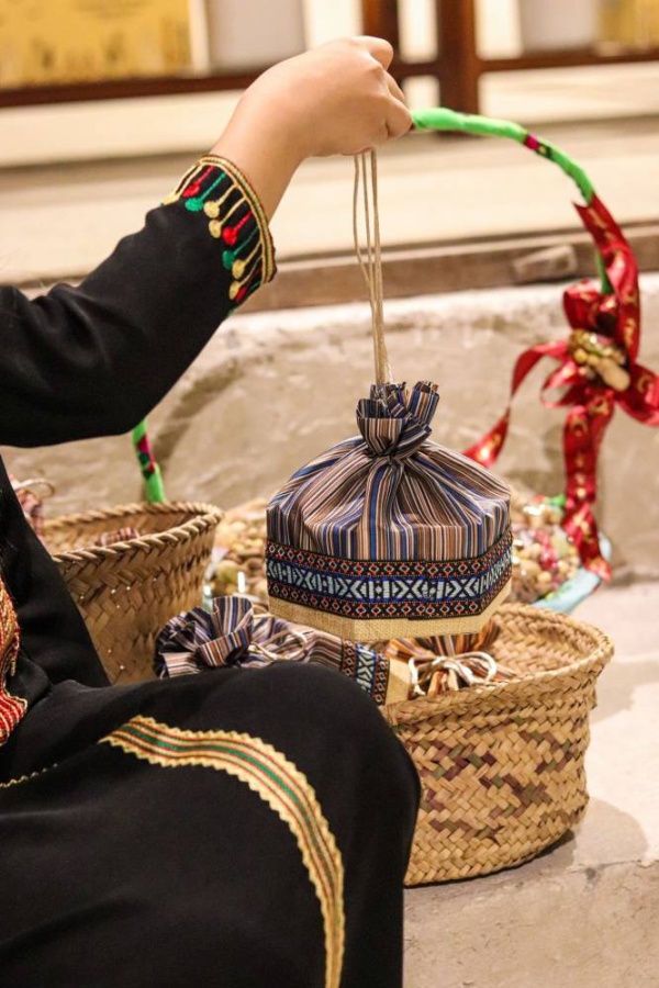 تجار: "القرقاعون" رفع الطلب أكثر من 50% على المكسرات والحلويات