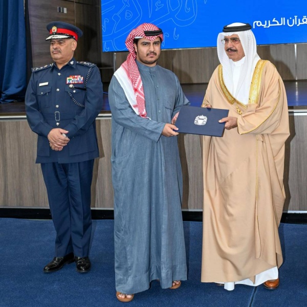 معالي وزير الداخلية يكرّم الفائزين في مسابقة وزارة الداخلية للقرآن الكريم ويشيد بما تحقق في عهد جلالة الملك المعظم من إنجازات في خدمة كتاب الله