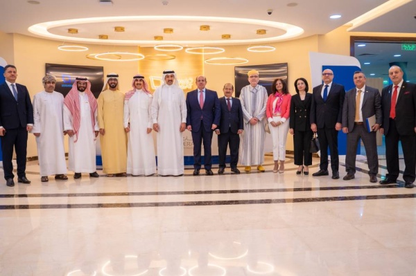 عبدالله بن أحمد يستعرض دور مركز "دراسات" في تعزيز العمل العربي المشترك