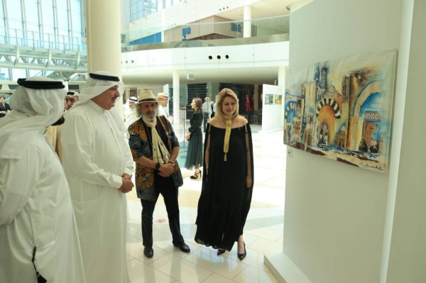راشد بن خليفة يفتتح المعرض التشكيلي البحريني التونسي