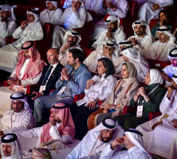 عيسى بن علي يشهد حفل افتتاح دورة الألعاب الخليجية الأولى للشباب