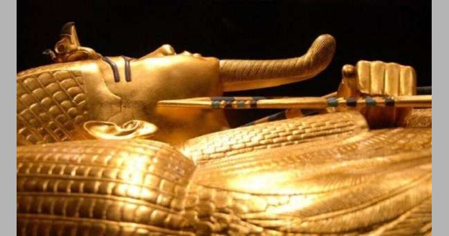 بعد 102 سنة.. عالم آثار يفك لغز لعنة الفرعون توت عنخ آمون