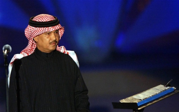 الفنان السعودي محمد عبده يعلن إصابته بالسرطان