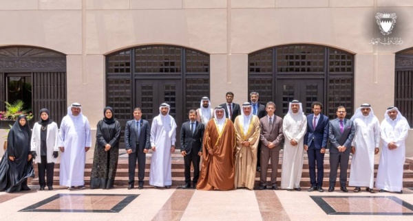 ولي العهد رئيس الوزراء يلتقي رؤساء اتحادات وأعضاء نقابات العمال في البحرين