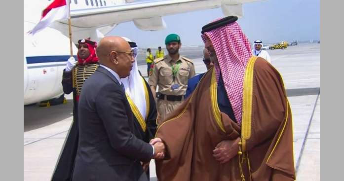 رئيس الموريتانية يصل إلى مملكة البحرين للمشاركة في القمة العربية...