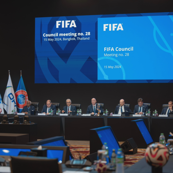 &nbsp;سلمان بن إبراهيم يشهد اجتماع مجلس فيفا في بانكوك