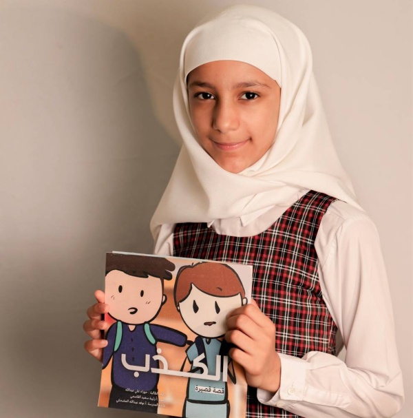 الطالبة حوراء علي تدشن إصدارها الأول بدعم من ابتدائية سند
