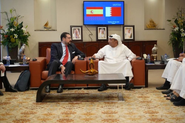 رئيس&lrm; غرفة البحرين يبحث تعزيز التعاون التجاري مع سفير إسبانيا