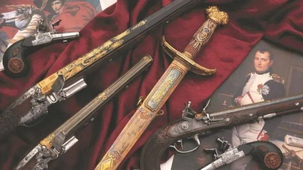 فرنسا تسعى لمنع تصدير مسدسين حاول نابليون الانتحار بهما