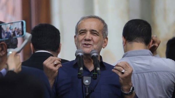 بزشكيان يؤدي اليمين الدستورية رئيساً لإيران مطلع أغسطس