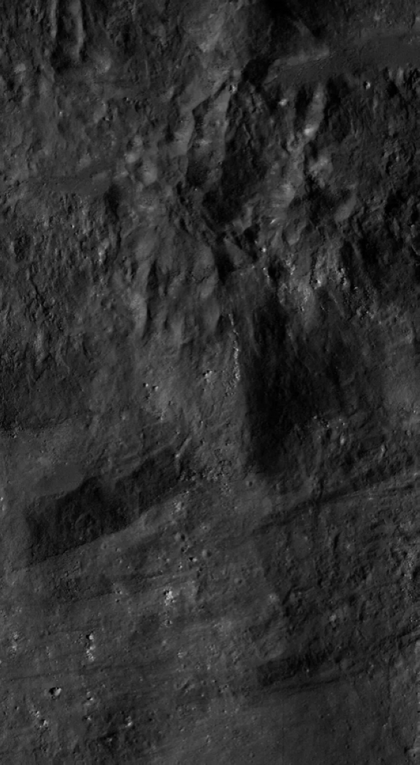 بعدسة ناسا الجديدة.. شاهد الأماكن الأكثر ظلاماً على القمر