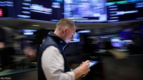 &laquo;وول ستريت&raquo; تصعد بعد تراجع طلبات إعانة البطالة بأمريكا