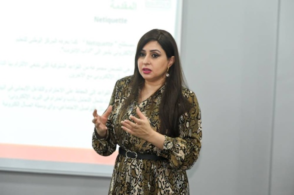 "التنمية السياسية" يقدم دورة "مهارات الاتيكيت الحديثة في وسائل التواصل الاجتماعي"