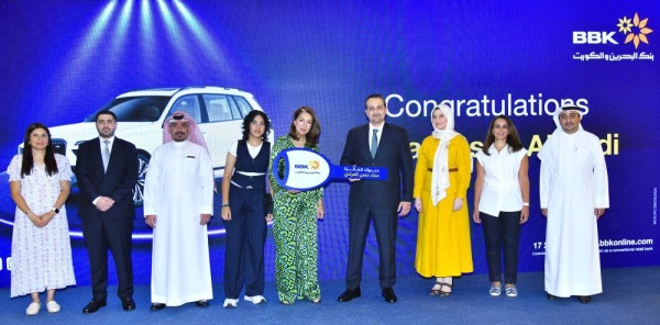 سناء العرادي تتسلم X7 BMW  إثر فوزها بها من &laquo;الهيرات&raquo;