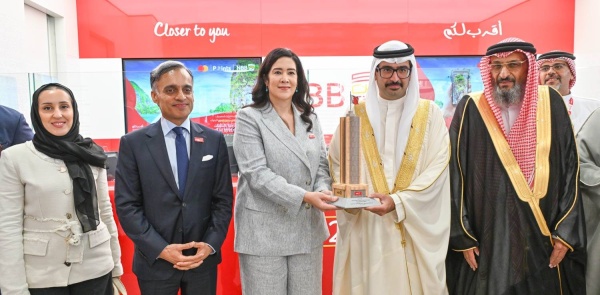 محافظ المحافظة الجنوبية يفتتح فرع بنك البحرين الوطني الجديد والمستدام في مدينة خليفة