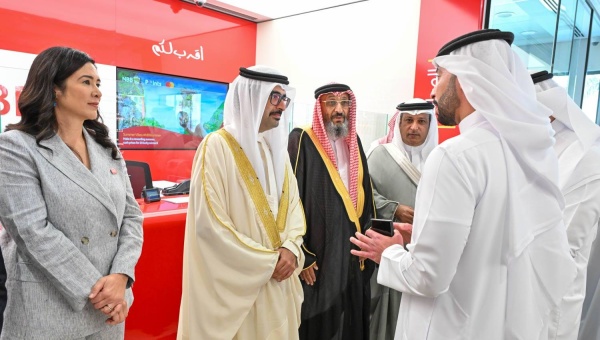 محافظ المحافظة الجنوبية يفتتح فرع بنك البحرين الوطني الجديد والمستدام في مدينة خليفة