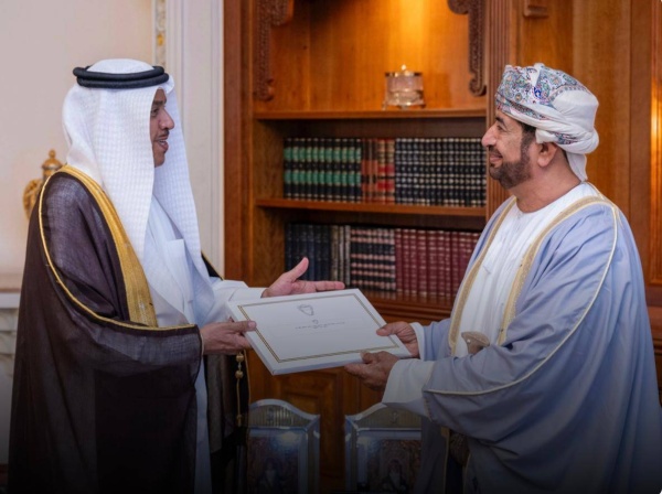 الملك المعظم يبعث رسالة خطية إلى سلطان عمان