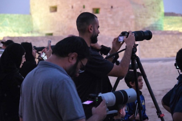 آل عصفور ينظم أمسية فلكية لرصد &ldquo;قمر الصيادين العملاق" بقلعة البحرين