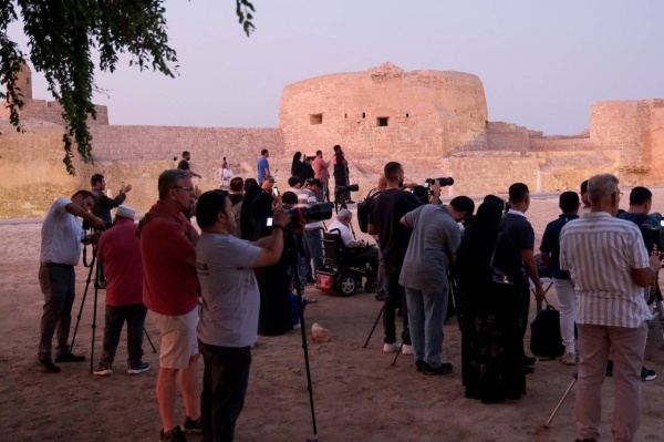 آل عصفور ينظم أمسية فلكية لرصد &ldquo;قمر الصيادين العملاق" بقلعة البحرين