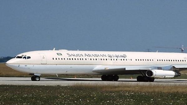 إنذار كاذب يتسبب بإخلاء طائرة سعودية بمدريد