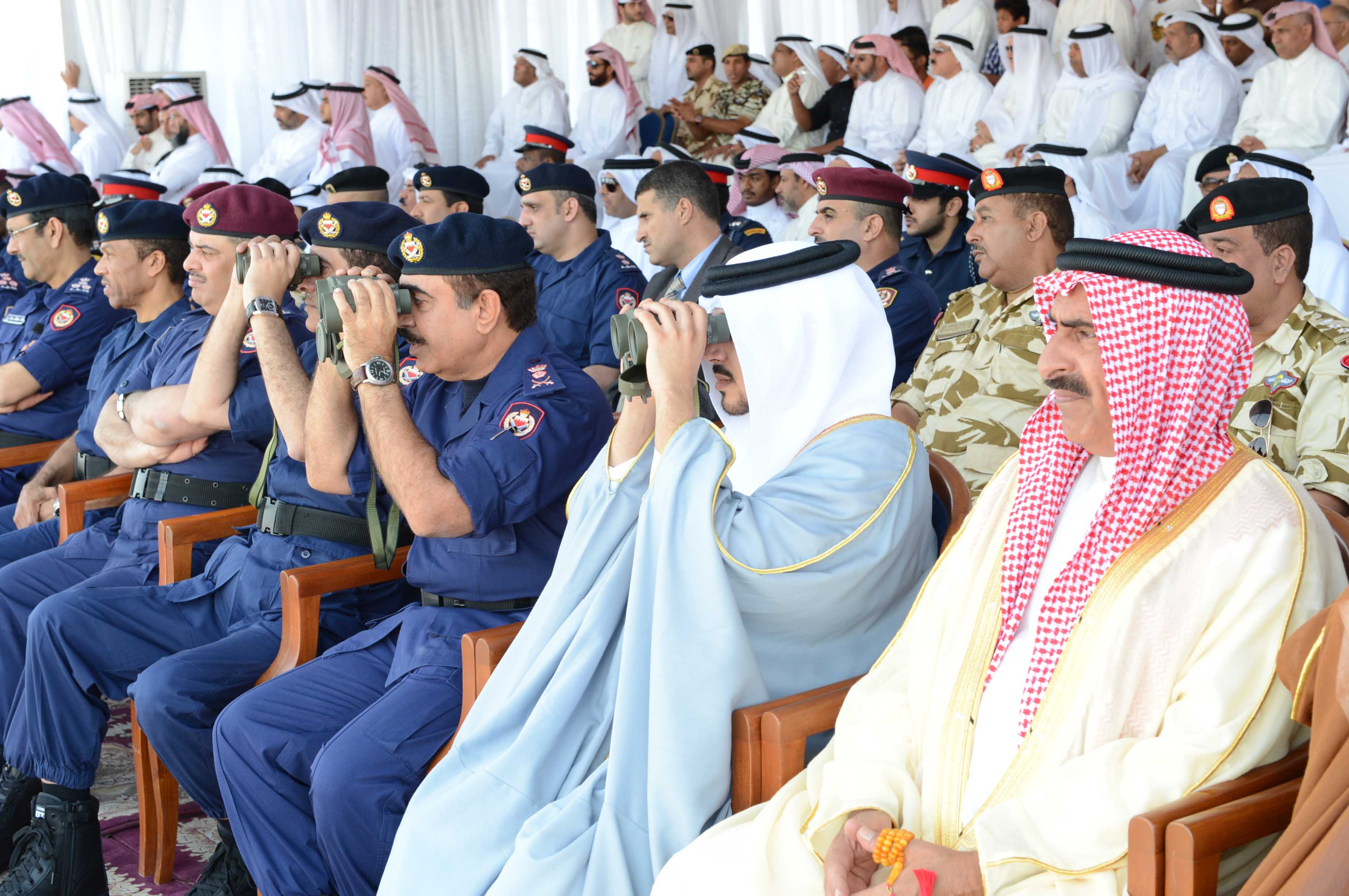 وزير الداخلية يشيد بأداء رجال الأمن وما يتمتعون به من انضباط ومسئولية