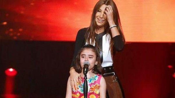 طفلة سورية تبكي الحضور مع انطلاقة The Voice Kids