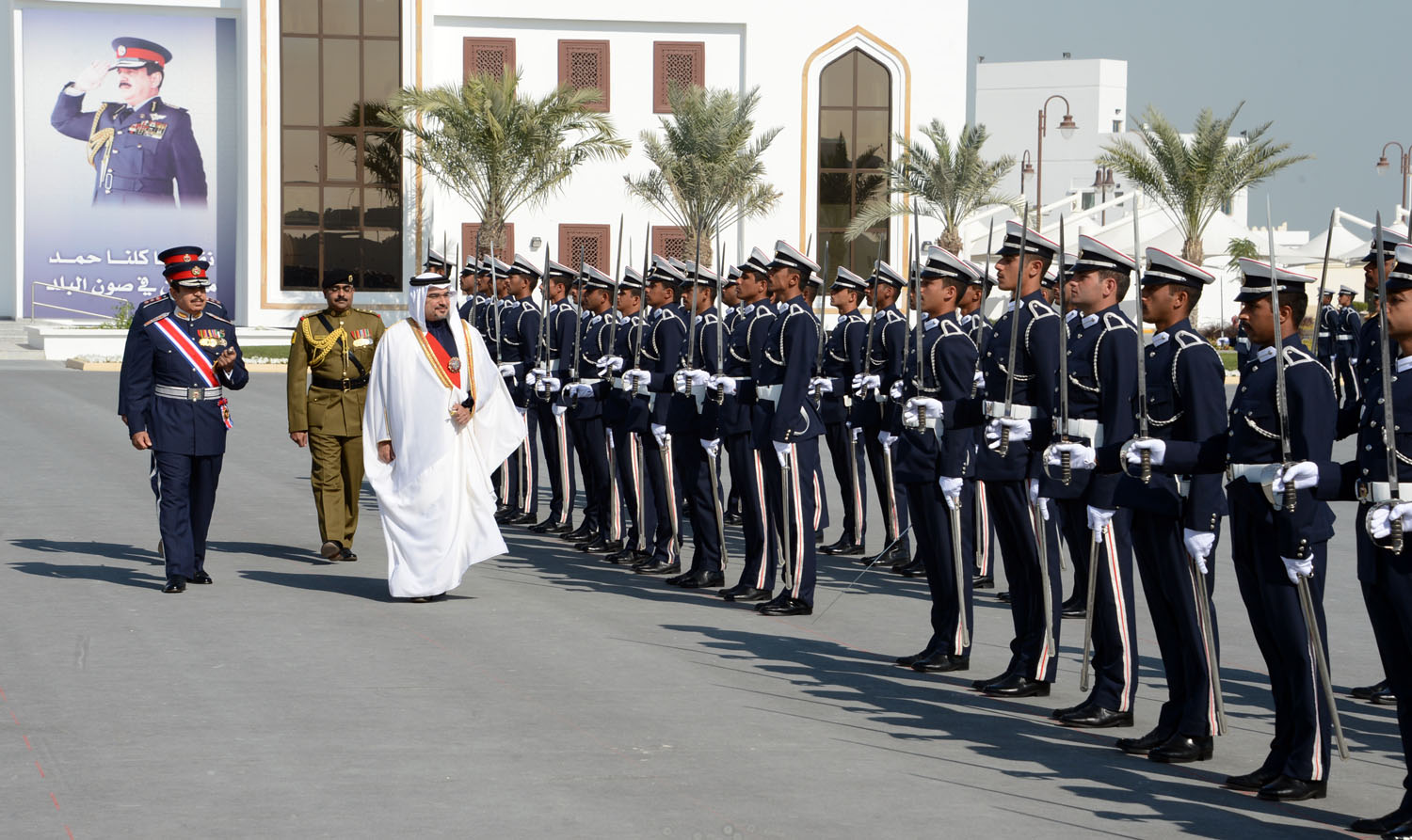 ولي العهد: دور كبير لوزارة الداخلية في حفظ أمن الوطن