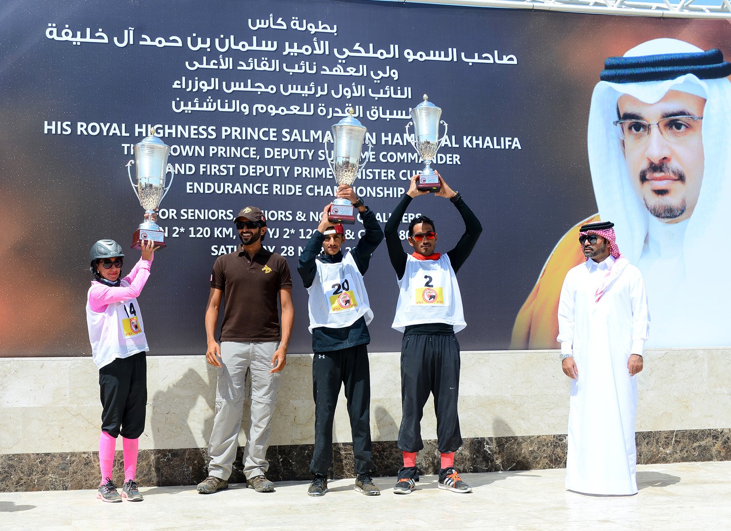 ناصر بن حمد يتوج الخوري والذوادي وفارس الغربية بكأس ولي العهد للقدرة