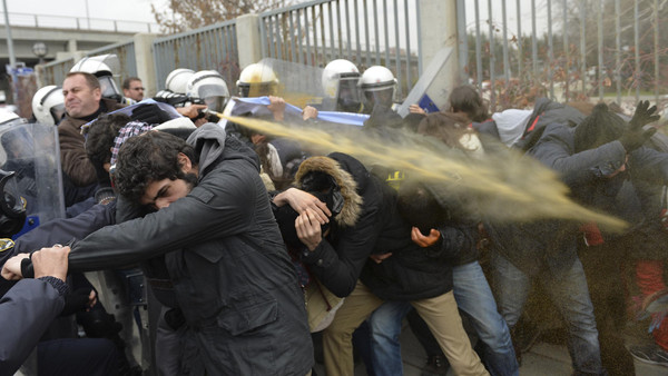 تركيا: صدامات أمام قصر أردوغان الفخم