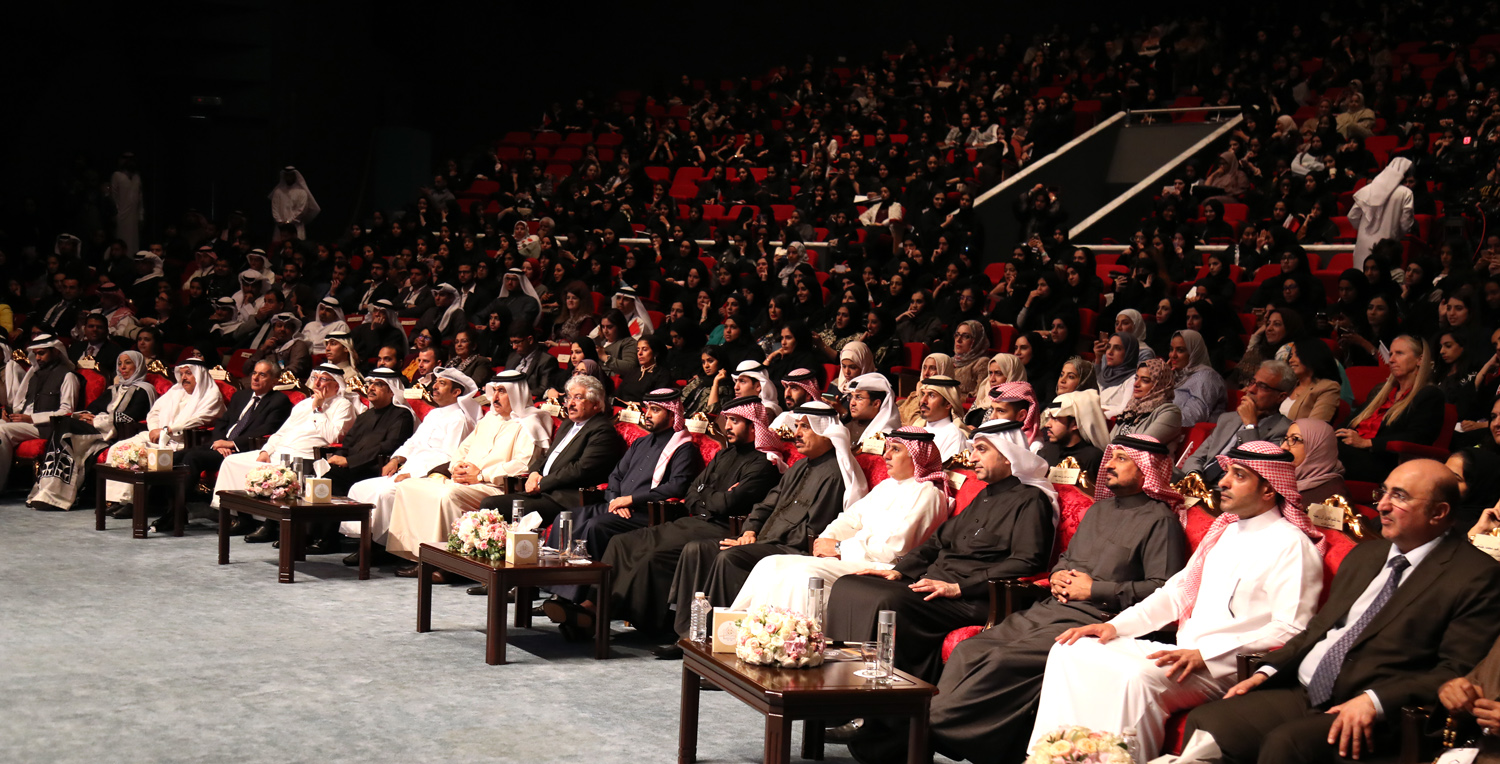 مريم العوضي ويعقوب المرباطي وحسن وعمر الديب يحققون جوائر خالد بن حمد لمشاريع التخرج