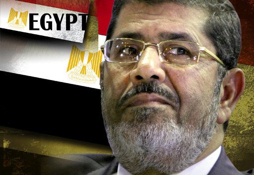 مرسي في مواجهة أزمة جديدة ربما تضطره إلى تنازلات