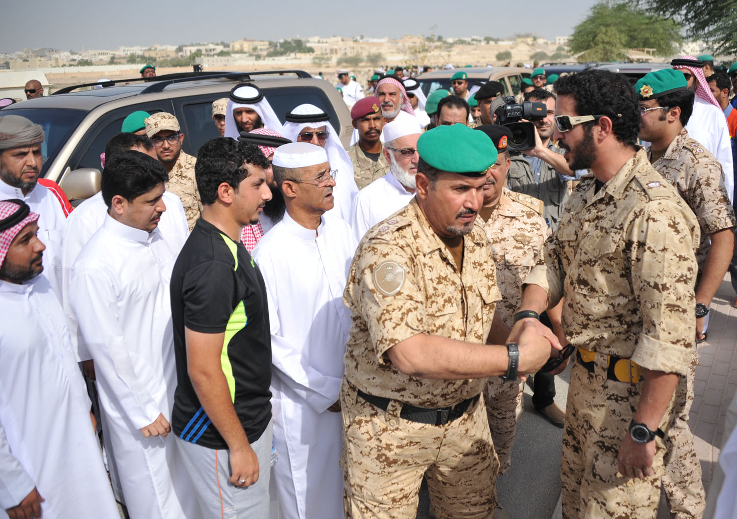 خالد بن حمد: خدمتي مع شهداء الواجب شرف كبير