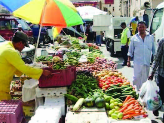 فريق من «الصحة» و«البلديات» و«سوق العمل» للقبض على الباعة الجائلين