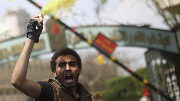 مصر توقع عقوبة الإرهاب على أي مشارك في أنشطة الإخوان