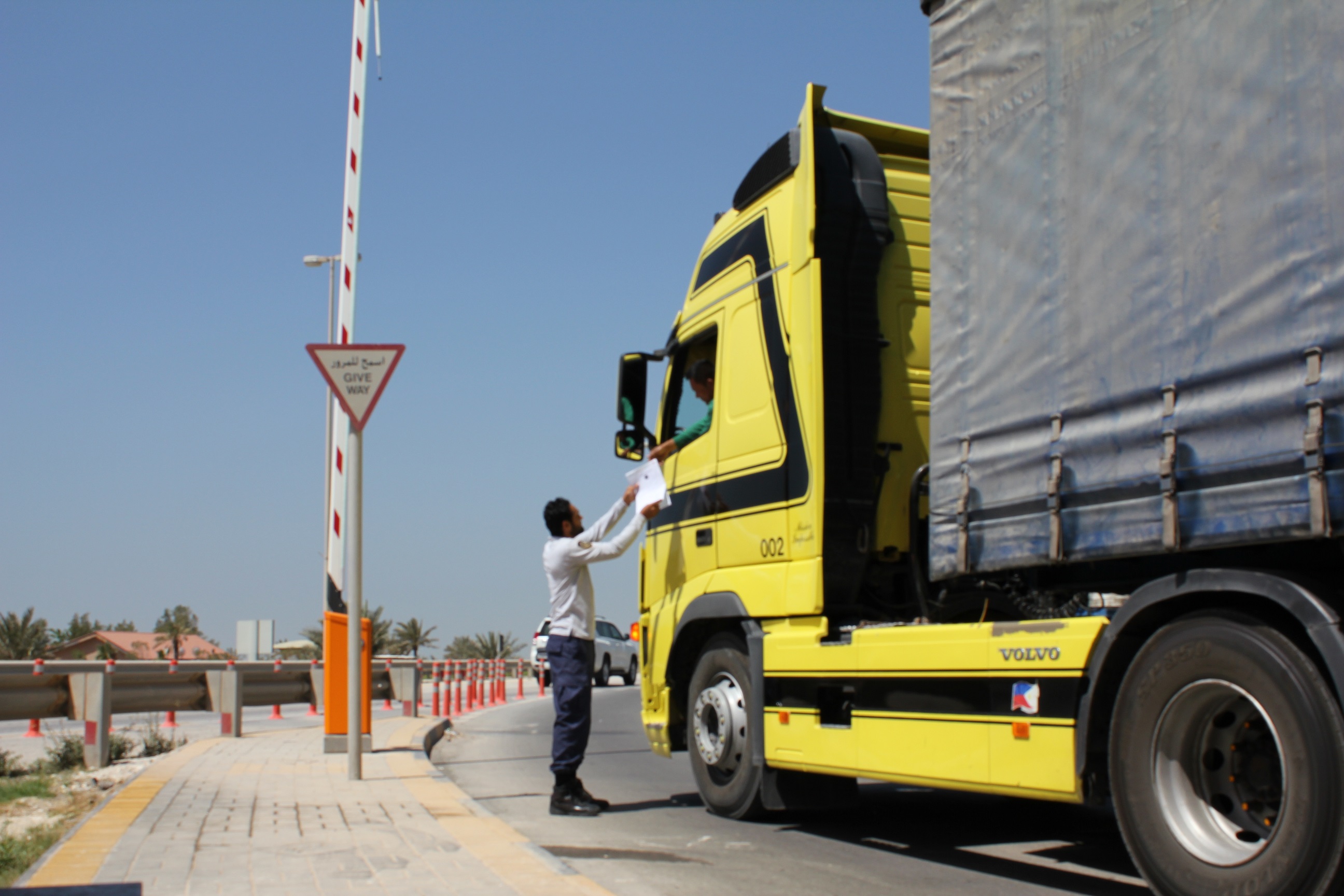 رئيس الجمارك : البدء بتطبيق الآلية الجديدة لتفويج الشاحنات