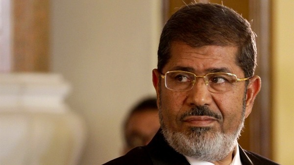 القضاء المصري يمدد حبس مرسي 15 يوماً في قضية التخابر