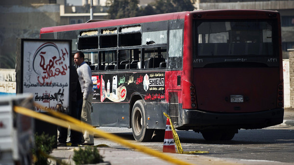 انفجار عبوة ناسفة في حافلة ركاب في القاهرة يخلف 5 جرحى