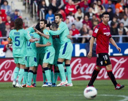 برشلونة يهزم مايوركا بهدفين لسانشيز وبيكيه