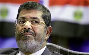 محمد مرسي يريد الطعن في قرار السيسي بعزله امام القضاء المصري