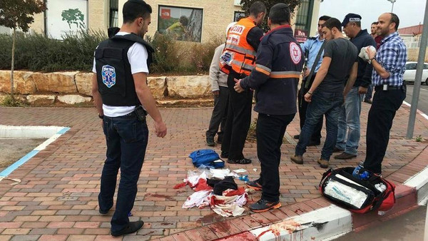 طعن مستوطن بالضفة.. وقتل فلسطينياً في غزة