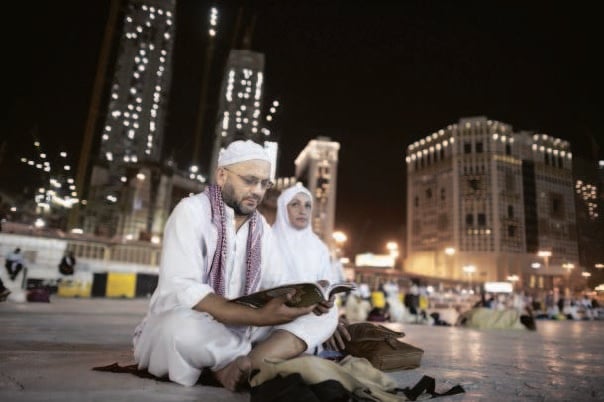 أكثر من مليوني حاج يقفون على صعيد عرفة اليوم