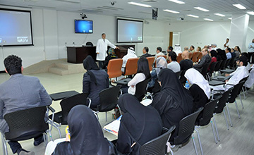 مستشفى حمد الجامعي يتابع نقل ندوات أسبوعية لطلبة كلية الطب بجامعة الخليج الكترونياً