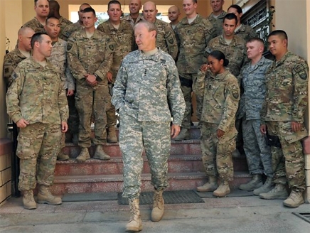 إصابة طائرة ديمبسي بصاروخ في أفغانستان