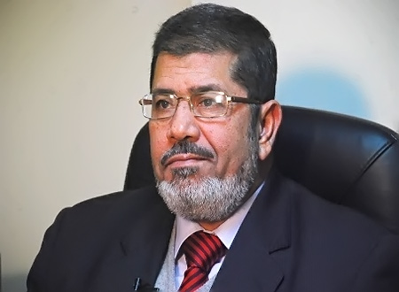 مرسي يلغي الإعلان الدستوري ويبقي على موعد الإستفتاء على الدستور